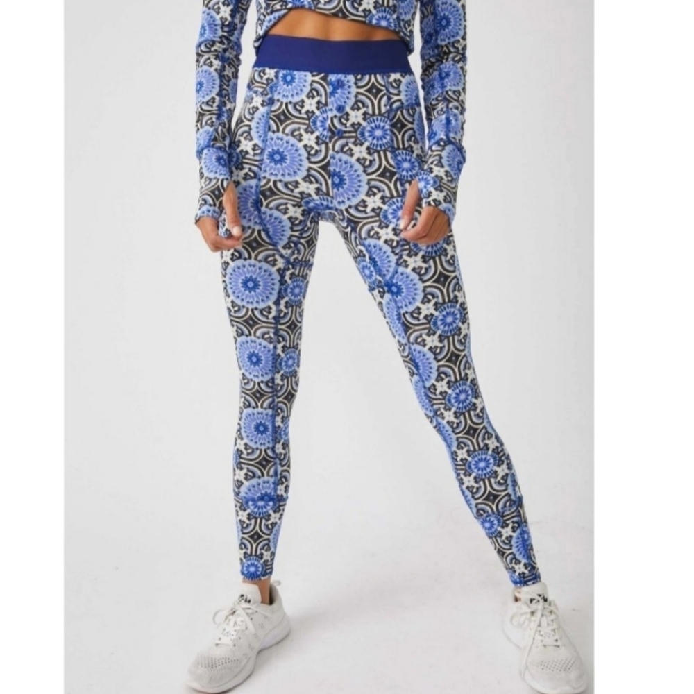NWOT FREE PEOPLE KALEIDOSCOPE HI RISE LEGGING-so soft & comfy! Fit true to size!